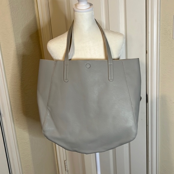 Mix & Match 2/$16 NWOT! Leeds Faux Leather Tote Bag - Picture 1 of 9